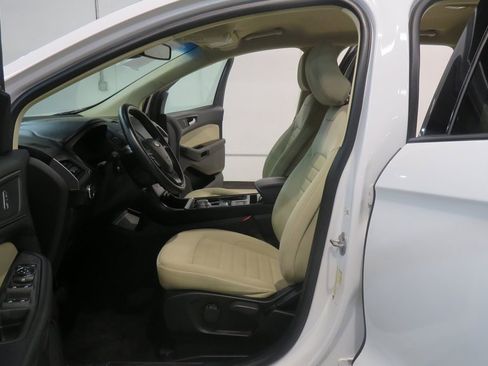 Used 2019 Ford Edge SE image 14