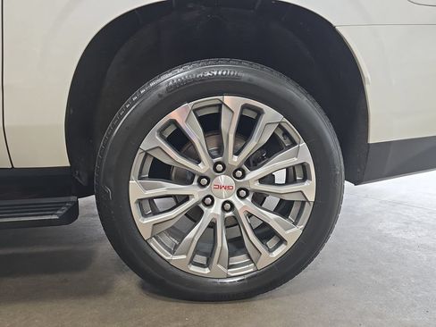 Used 2022 GMC Yukon XL Denali AWD/4WD image 37