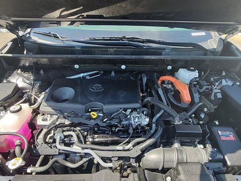 Used 2022 Toyota RAV4 XLE Premium image 11
