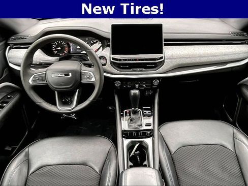 Used 2024 Jeep Compass Latitude image 7