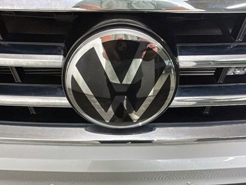 Used 2023 Volkswagen Tiguan SE FWD image 9