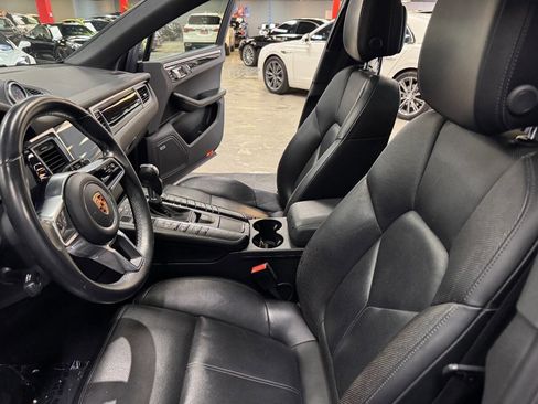 Used 2018 Porsche Macan S image 32