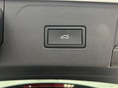Used 2024 Volkswagen Atlas SE AWD/4WD image 32