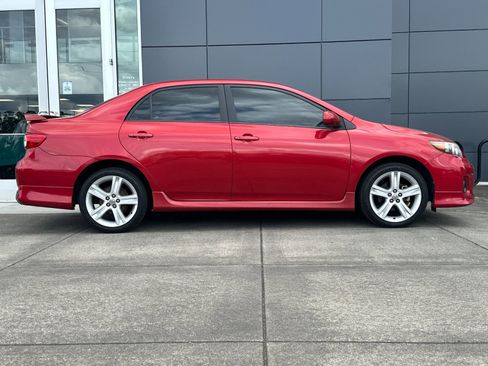 Used 2013 Toyota Corolla S w/ Premium Pkg FWD image 2