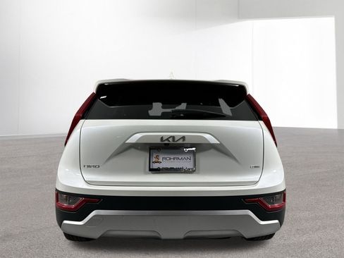 Used 2023 Kia Niro LX image 31