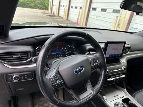 Used 2020 Ford Explorer XLT w/ Equipment Group 202A AWD/4WD image 6