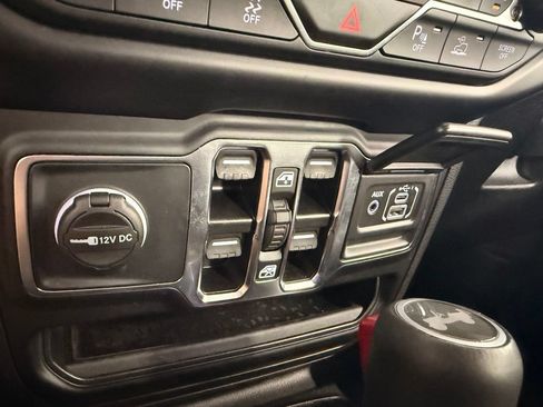 Used 2022 Jeep Wrangler Unlimited Sahara AWD/4WD image 44
