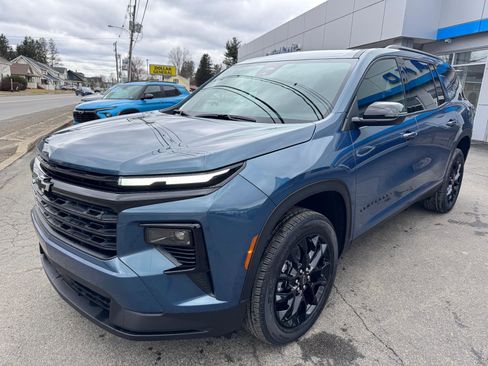 New 2026 Chevrolet Traverse LT image 3