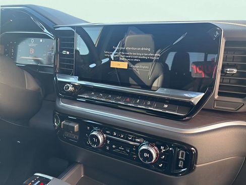 New 2026 GMC Sierra 1500 SLT image 12