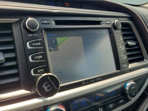 Used 2016 Toyota Highlander XLE FWD image 26