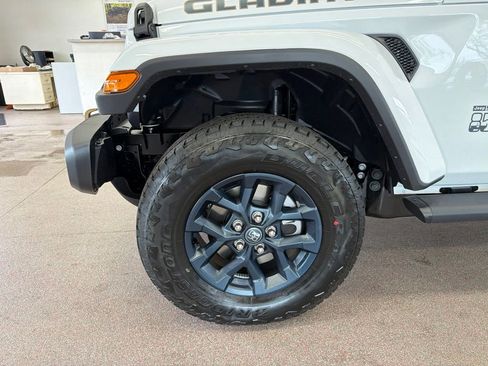 New 2026 Jeep Gladiator Sport AWD/4WD image 4