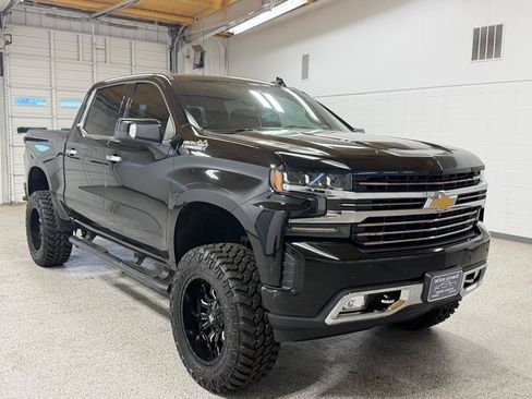 Used 2019 Chevrolet Silverado 1500 High Country w/ Technology Package AWD/4WD image 6