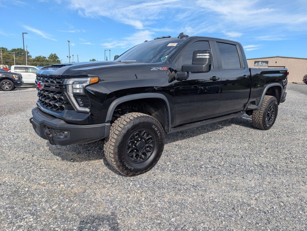 Used 2024 Chevrolet Silverado 2500 ZR2 w/ ZR2 Bison Edition AWD/4WD image 2