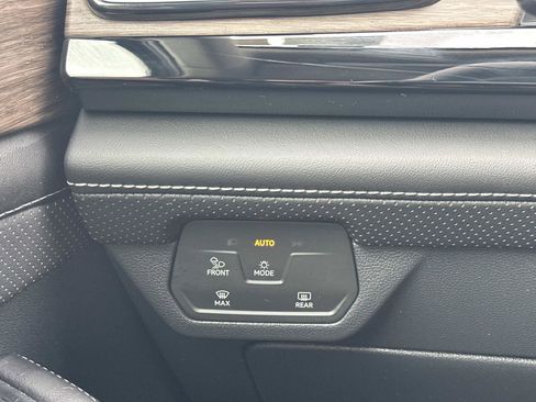 Used 2024 Volkswagen Atlas SEL Premium R-Line image 27