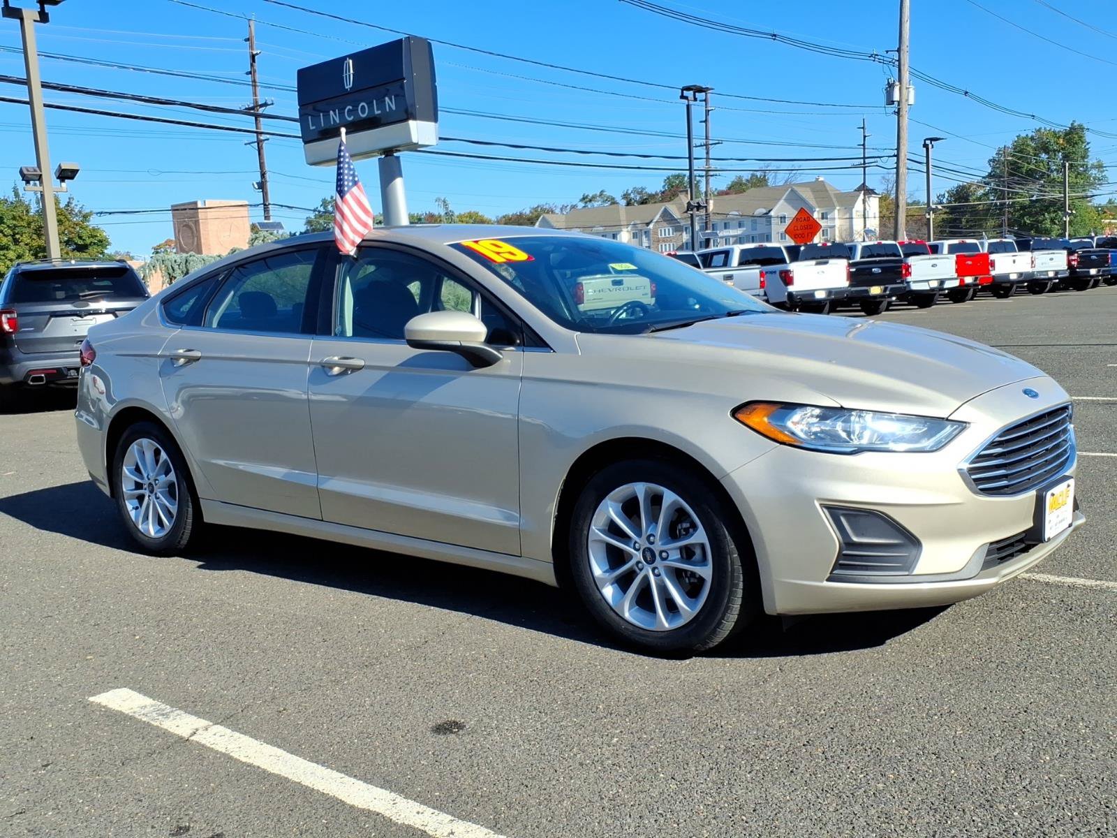 Certified 2019 Ford Fusion SE FWD image 1