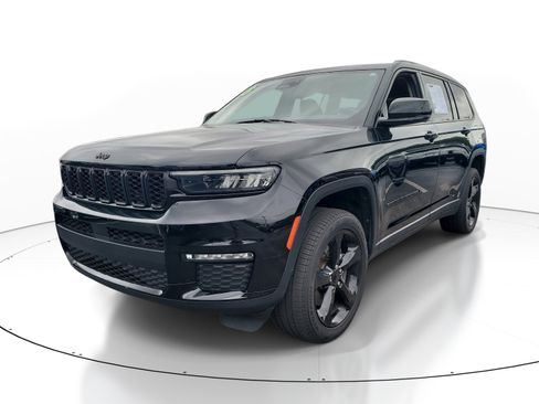 Used 2023 Jeep Grand Cherokee L Limited w/ Black Appearance Package RWD image 3