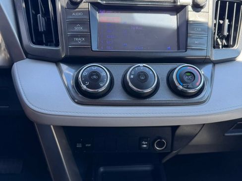 Used 2013 Toyota RAV4 LE AWD/4WD image 24