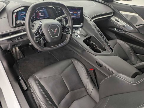 Used 2022 Chevrolet Corvette Stingray Preferred Conv w/ Z51 Performance Package RWD image 2