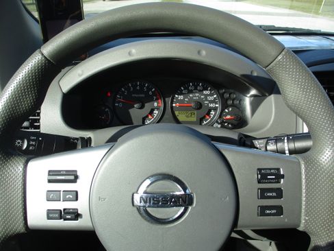 Used 2018 Nissan Frontier SV image 16