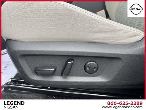 Used 2023 Nissan Rogue SV image 18