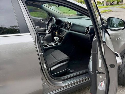 Used 2018 Kia Sportage LX AWD/4WD image 8