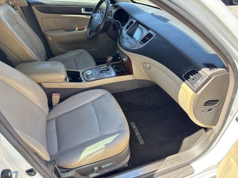 Used 2013 Hyundai Genesis 3.8 w/ Premium Pkg RWD image 36