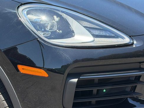 Used 2023 Porsche Cayenne AWD/4WD image 12