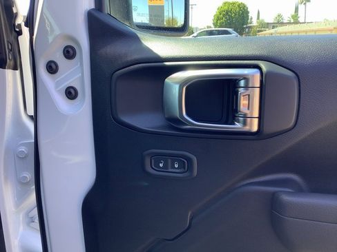 New 2025 Jeep Wrangler Rubicon w/ Xtreme 35 Tire Package image 33