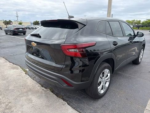 Used 2024 Chevrolet Trax LS FWD image 12
