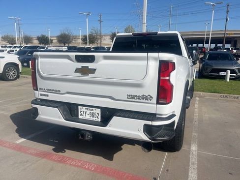 Used 2024 Chevrolet Silverado 2500 High Country w/ High Country Premium Package image 3