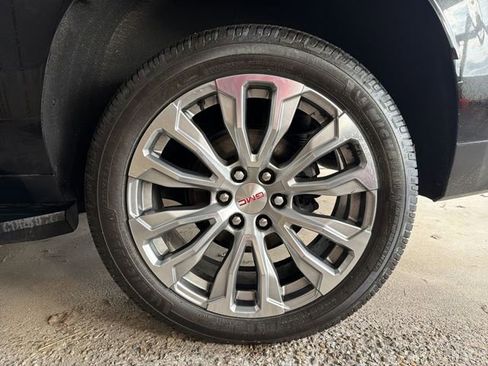 Certified 2022 GMC Yukon XL SLT w/ SLT Premium Package image 10