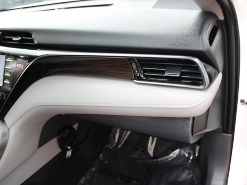 Used 2020 Toyota Camry LE image 15