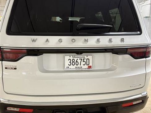 Used 2024 Jeep Wagoneer Series II w/ Flexible Seating Group image 22