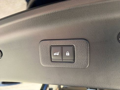 Used 2024 Nissan Armada SL w/ Captain's Chairs Package image 38