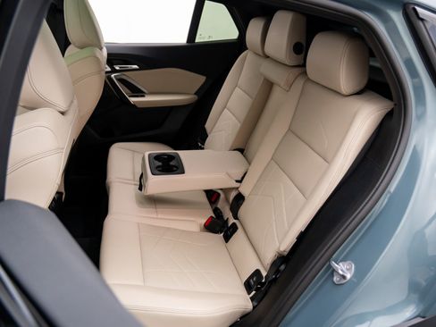 Certified 2025 BMW X2 xDrive28i w/ Premium Package image 17