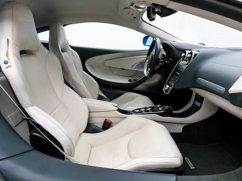 Used 2020 McLaren GT RWD image 10