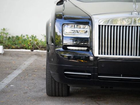 Used 2016 Rolls-Royce Phantom Drophead Coupe image 23