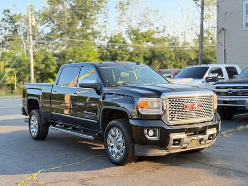 Used 2015 GMC Sierra 2500 Denali w/ Duramax Plus Package AWD/4WD image 3