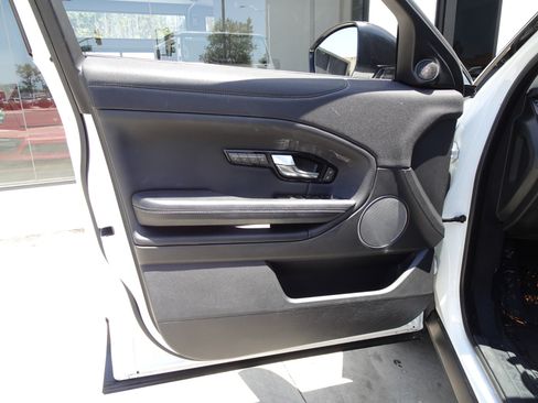 Used 2019 Land Rover Range Rover Evoque SE AWD/4WD image 12