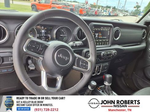 Used 2023 Jeep Wrangler Unlimited Sahara image 6