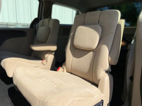 Used 2013 Dodge Grand Caravan American Value Package FWD image 18