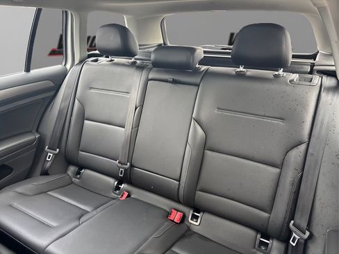 Used 2018 Volkswagen Golf Alltrack SE image 16