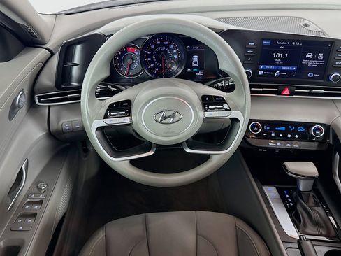 Used 2023 Hyundai Elantra SEL w/ Preferred Accessory Package FWD image 16