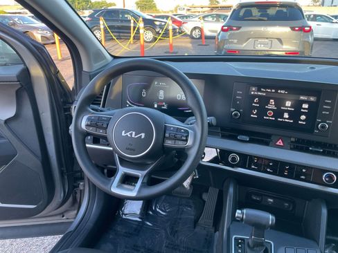 Used 2025 Kia Sportage LX image 33