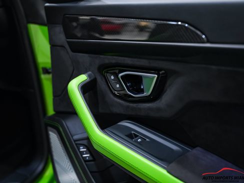 Used 2022 Lamborghini Urus AWD/4WD image 49