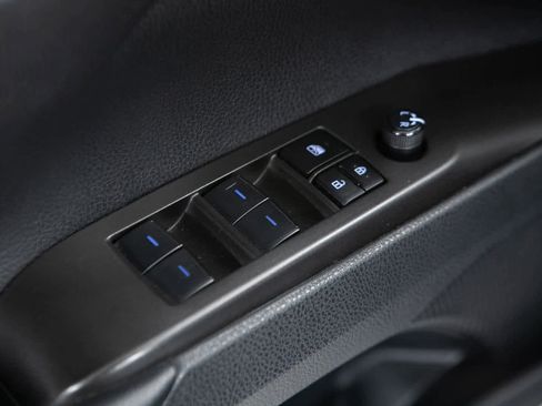 Used 2023 Toyota Camry SE image 18