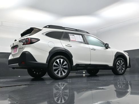 Used 2023 Subaru Outback Limited image 11