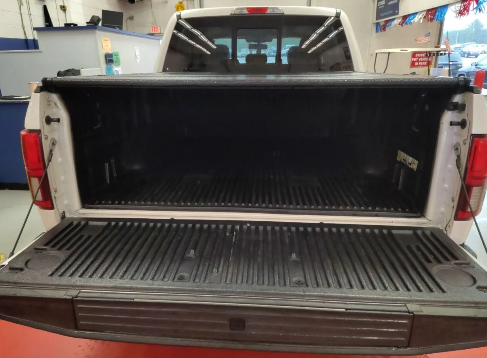 Used 2019 Ford F150 Lariat AWD/4WD image 9