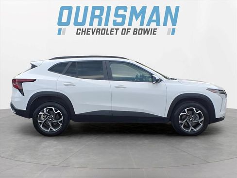 Certified 2024 Chevrolet Trax LT w/ LT Convenience Package FWD image 2