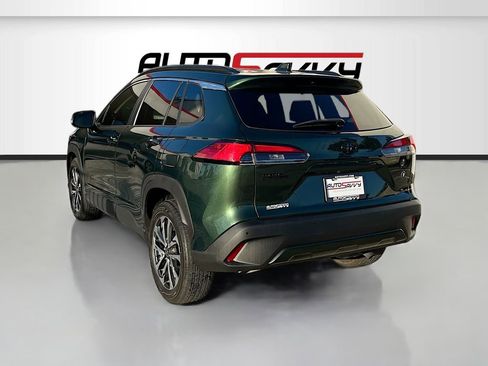 Used 2022 Toyota Corolla Cross XLE w/ Convenience Package image 5